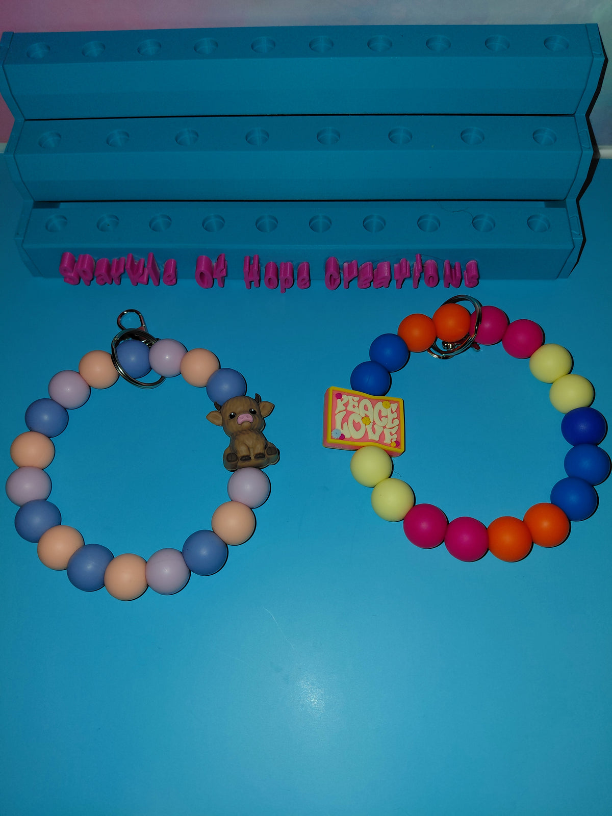 Wristlet with focal piece